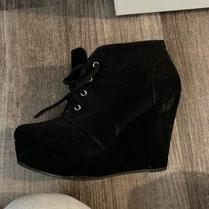 black chunky boot heels